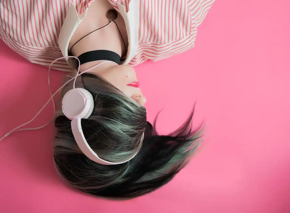 Close-up of a laptop showing a podcast page with download link and headphones